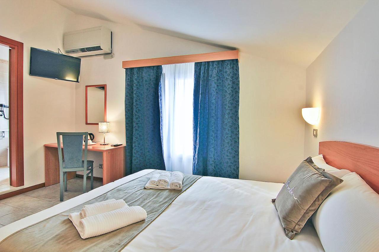La Perla Hotel